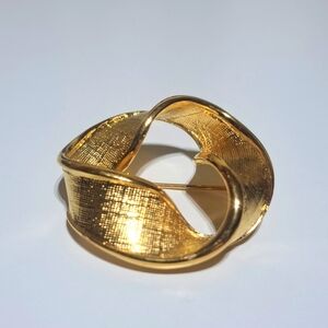 Vintage Napier Signed Gold Brooch Pin Twisted Textured Circle Statement